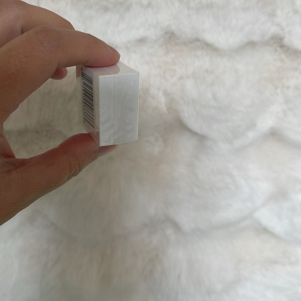 White eyeliner sharpener with Signature Logo - Picture 4 of 7